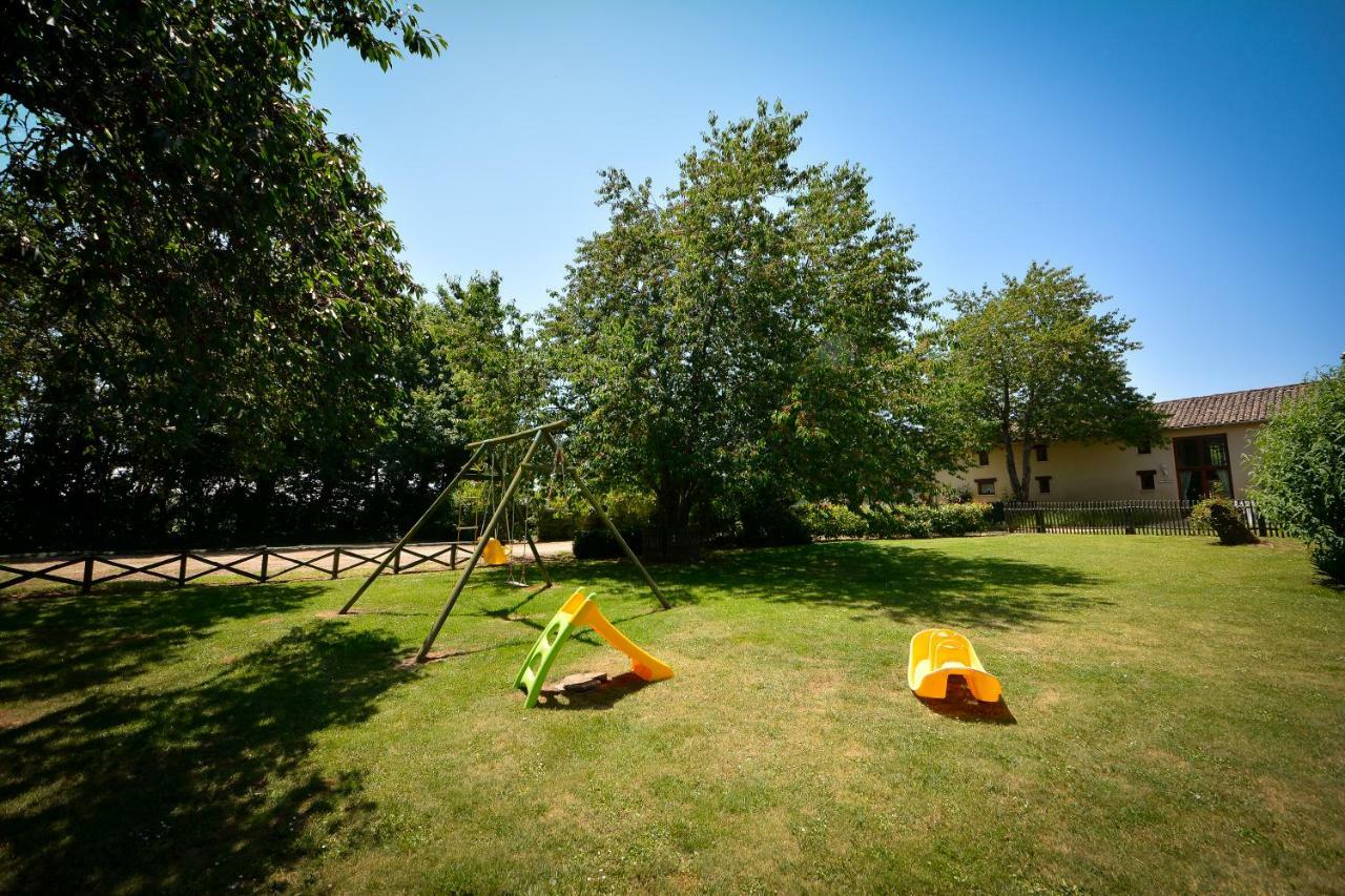 Gites dans les Champs Sauzé-Vaussais Extérieur photo