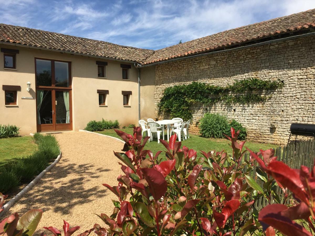 Gites dans les Champs Sauzé-Vaussais Extérieur photo